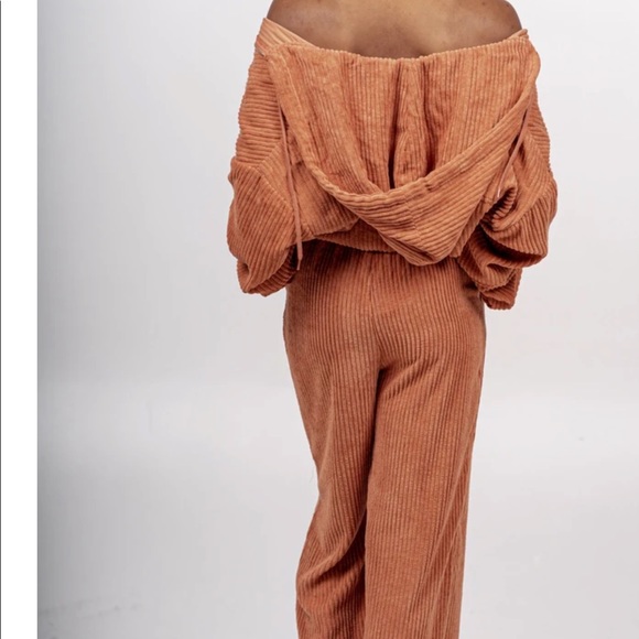 Two piece Set - Picture 3 of 3